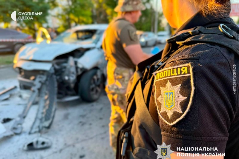 В Одесі внаслідок вибуху автомобіля загинула одна людина, ще одна отримала поранення
