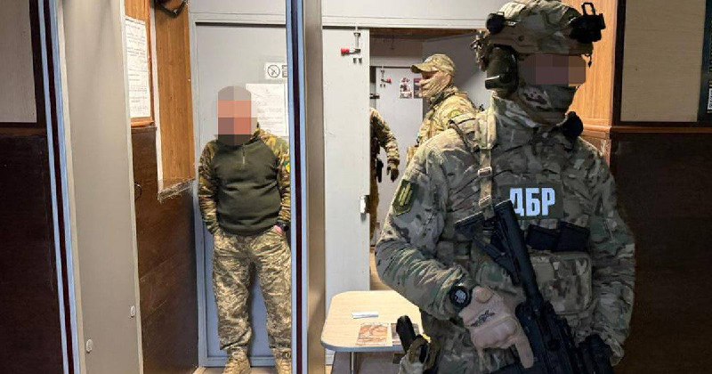 Державне бюро розслідувань у взаємодії з Генштабом Збройних сил України проводить масштабну спецоперацію Чесний призов. Слідчі дії відбуваються у понад 100 територіальних центрах комплектування та соціальної підтримки різних рівнів у більшості регіонів України