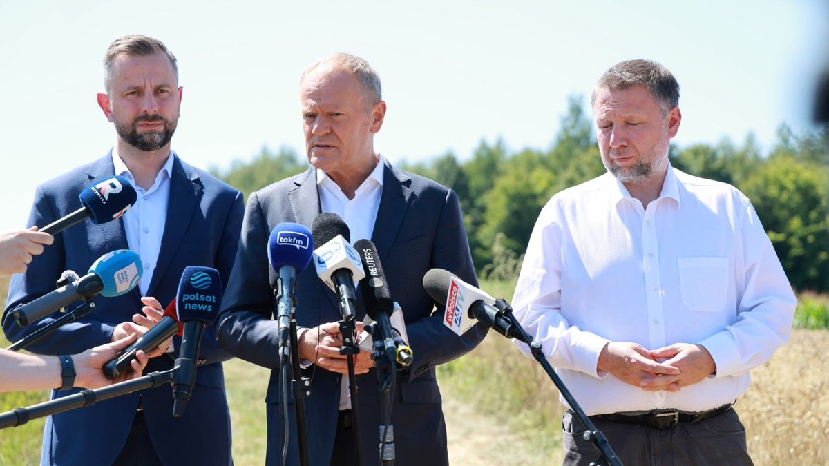 Під час прес-конференції прем'єр-міністр Туск запевнив, що Польща постійно контактує зі своїми союзниками по НАТО, а також оголосив про повну координацію з Президентом Республіки Польща. Він додав, що поточний аналіз інцидентів має на меті покращити реагування на подібні ситуації в майбутньому.