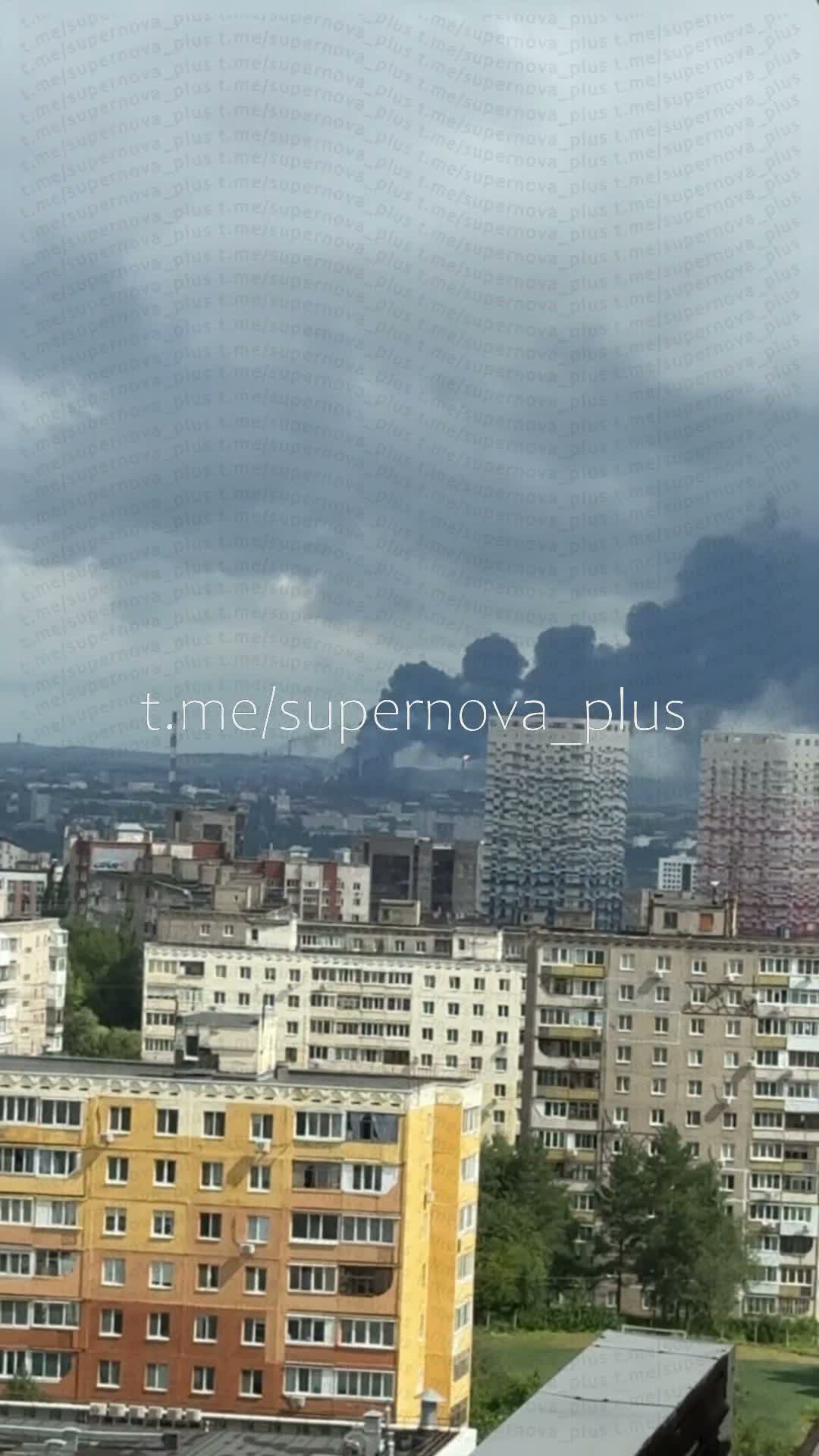 Ufa'daki petrol rafinerisinin insansız hava araçlarıyla yapılan saldırıların ardından alev aldığı bildirildi.