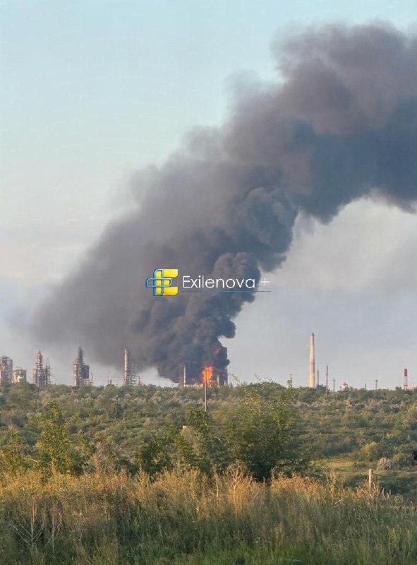 Пожежа на нафтопереробному заводі в Сизрані