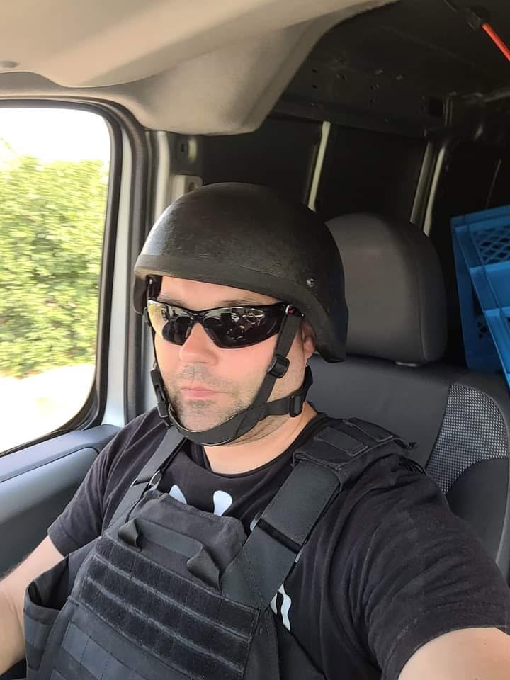 Como consecuencia del ataque ruso a Járkov el 27 de julio, el voluntario polaco Marek Russek-Wolski falleció. Desde 2023, Marek administraba el grupo de Facebook Razem dla Ukrainy, donde recolectaba ayuda humanitaria, la cual entregaba personalmente a los residentes cercanos al frente. También ayudó a evacuar a los fallecidos.