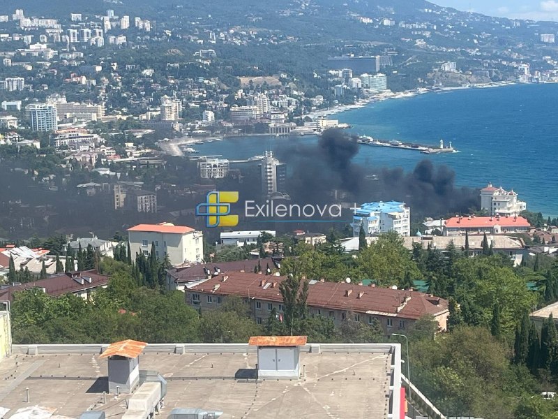 Повідомляється про рейд морських дронів на порт Ялти