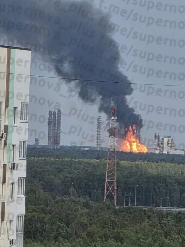 Пожежа на заводі Сибур у Тобольську після вибухів