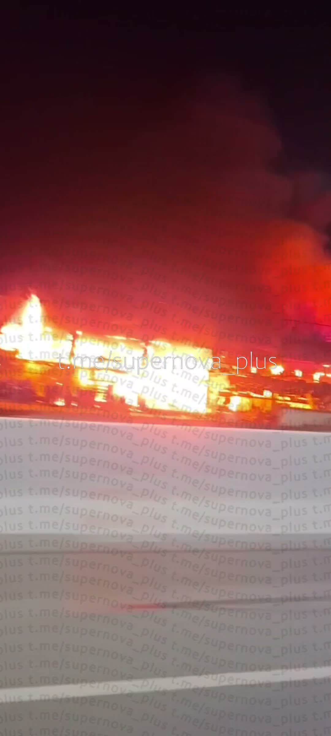 Violent fire at the shopping mall in Yenakiieve