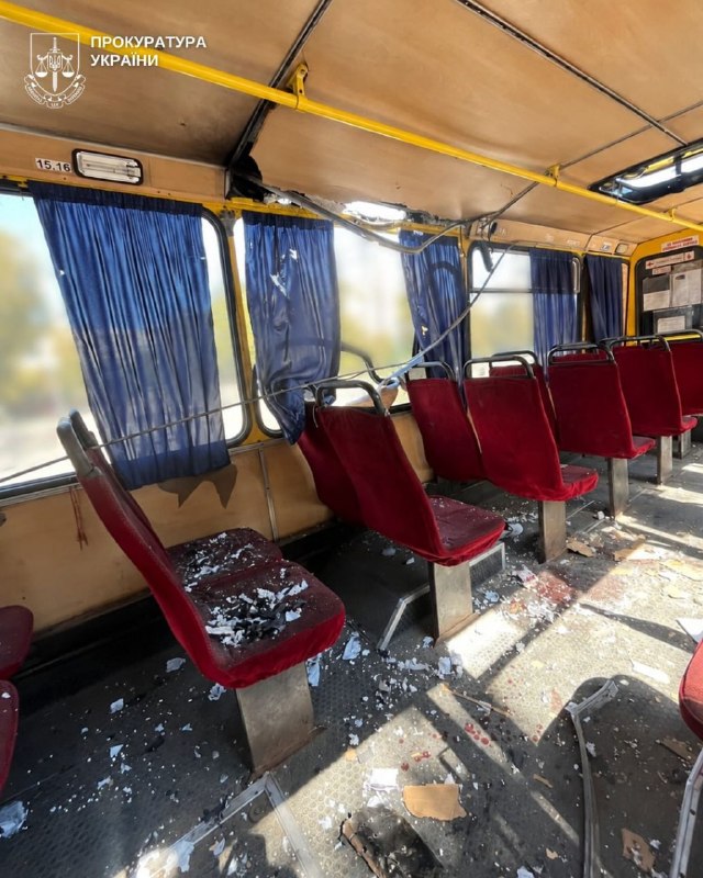 Kherson'da şehir otobüsüne Rusya'nın insansız hava aracıyla düzenlediği saldırıda 1 kişi öldü, 10 kişi yaralandı.