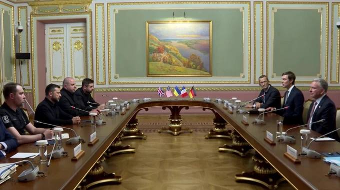 Зеленський повідомив, що під час переговорів у Києві за участі посланців президента США та радників з нацбезпеки країн євротрійки йшлося не лише про потенційні параметри завершення війни, але й питання підтримки України в короткостроковій перспективі