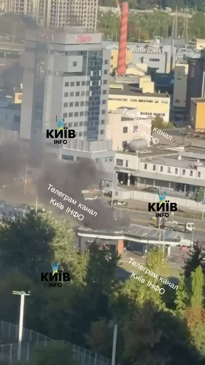 Російський безпілотник вдарив по АЗС у Голосіївському районі Києва