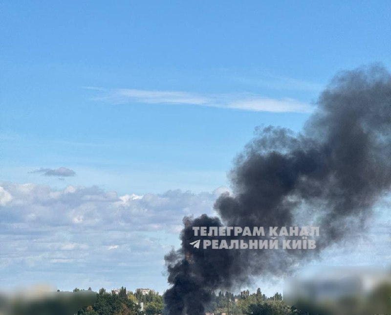 У Святошинському районі піднімається дим після ймовірного удару дрона