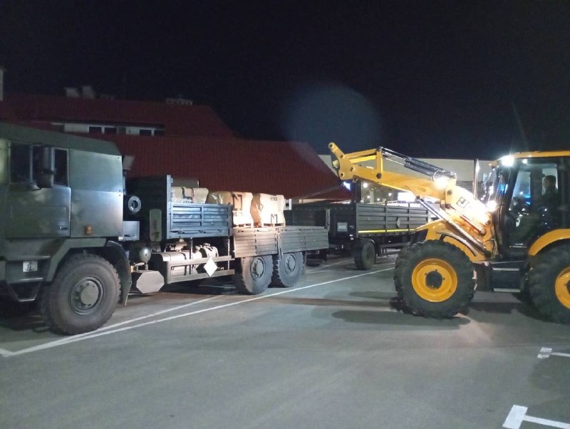 Польща розпочала будівництво укріплень на кордоні з Україною. За повідомленнями, солдати 4-го та 18-го інженерних батальйонів працюють поблизу прикордонних переходів Дорогуш, Медика та Корчова.