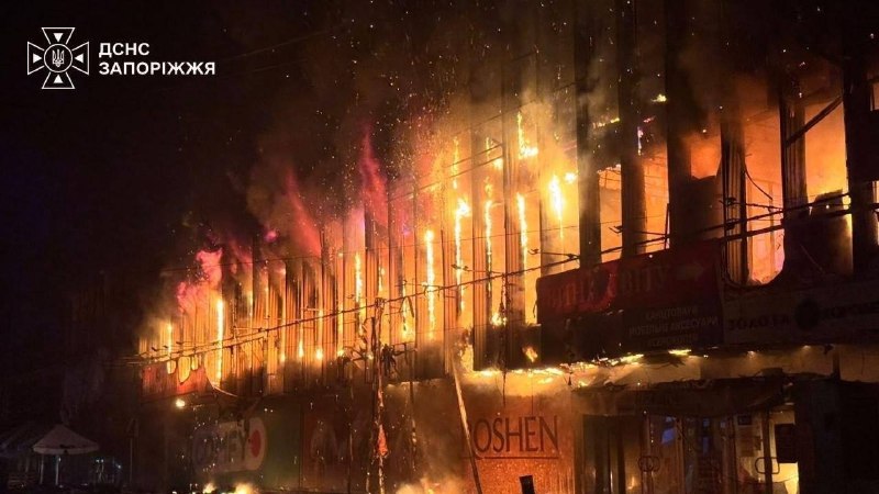 Russian strikes in Zaporizhzhia destroy shopping mall and oldest building of Zaporizhzhia National University