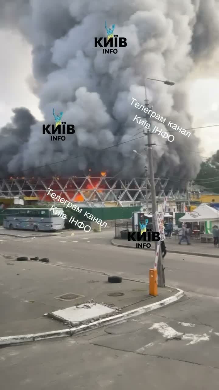 Пожежі в Києві внаслідок російських ударів