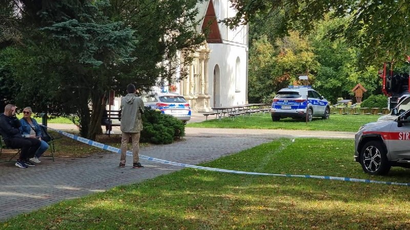 31 yaşındaki Ukraynalı, Polonya'nın Jaroslaw şehrindeki Jaroslaw Manastırı'nda dört adam ve bir kadına bıçakla saldırdı; rahip hayatını kaybetti, dört kişi yaralandı. Saldırgan poliste gözaltında.