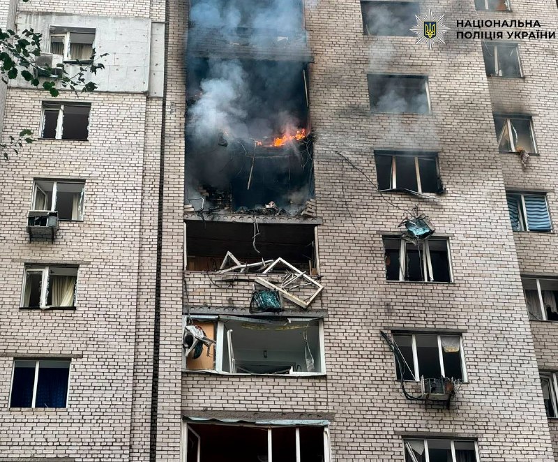 В результате удара российского беспилотника в Киеве погиб 1 человек.