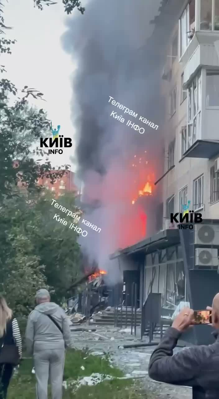 Ukrayna'nın çeşitli yerleşim yerlerinde Rusya saldırıları sonucu evlere hasar meydana geldi.