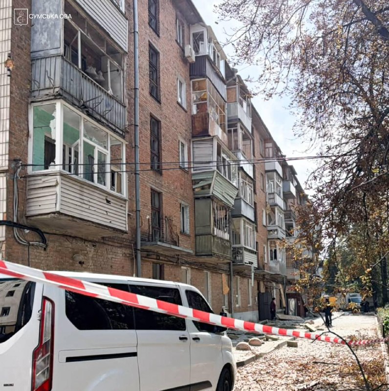В результате российских авиаударов в Сумах погиб один человек, еще трое получили ранения.