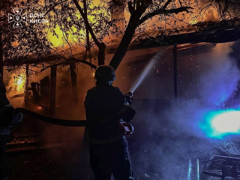 Cuatro heridos tras ataques rusos en Kyiv durante la noche.