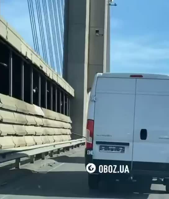 Rusya'nın Kyiv'deki Podymnyi köprüsü üzerinde drone'u, saldırı sonrası hasar gördü