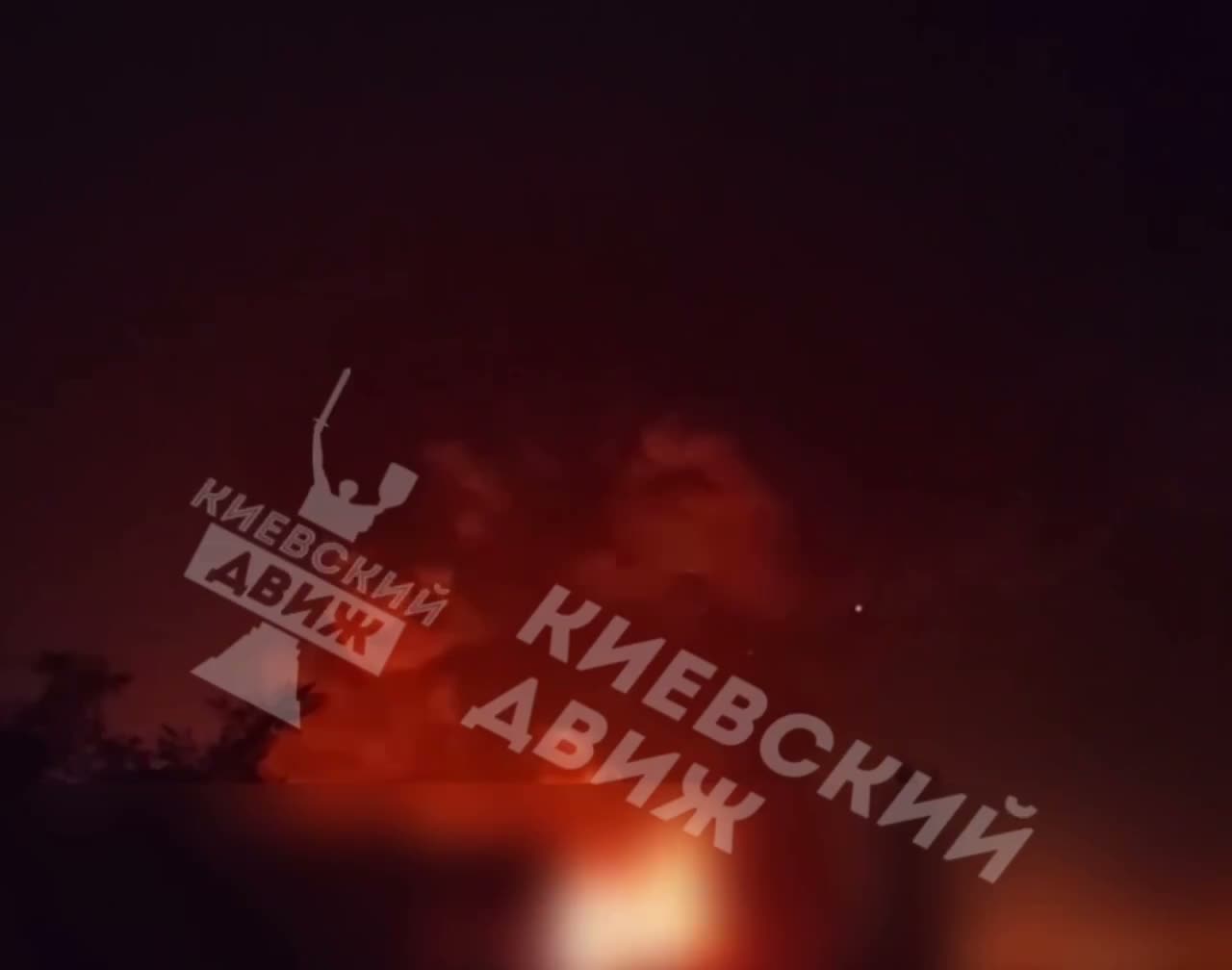 Kyiv'de Rusya'nın füzeli saldırıları sonucu büyük yangın