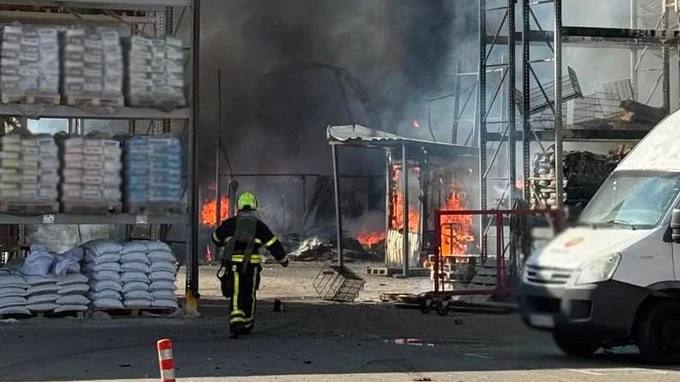 Kiyv'de, Rus saldırıları sonucu günün başlangıcından itibaren 4 kişi hayatını kaybetti, 19 yaralandı.