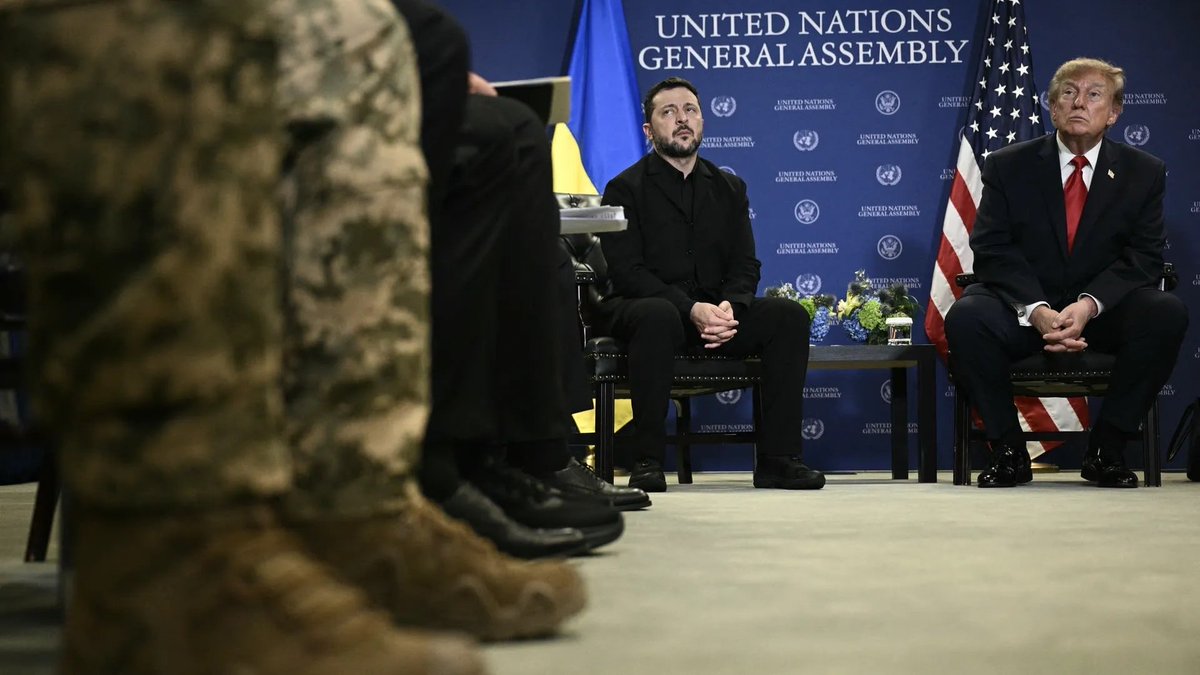 По данным Axios, США пригрозили ограничить доступ Украины к разведывательной информации, если нападения на российские нефтеперерабатывающие заводы продолжатся. Сообщается, что это заявление было сделано во время переговоров с американскими посланниками в Майами. США это не подтвердили.