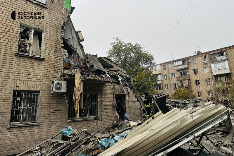 В результате российского авиаудара планирующей бомбой в Запорожье погибли 7 человек, в том числе 3 ребенка.