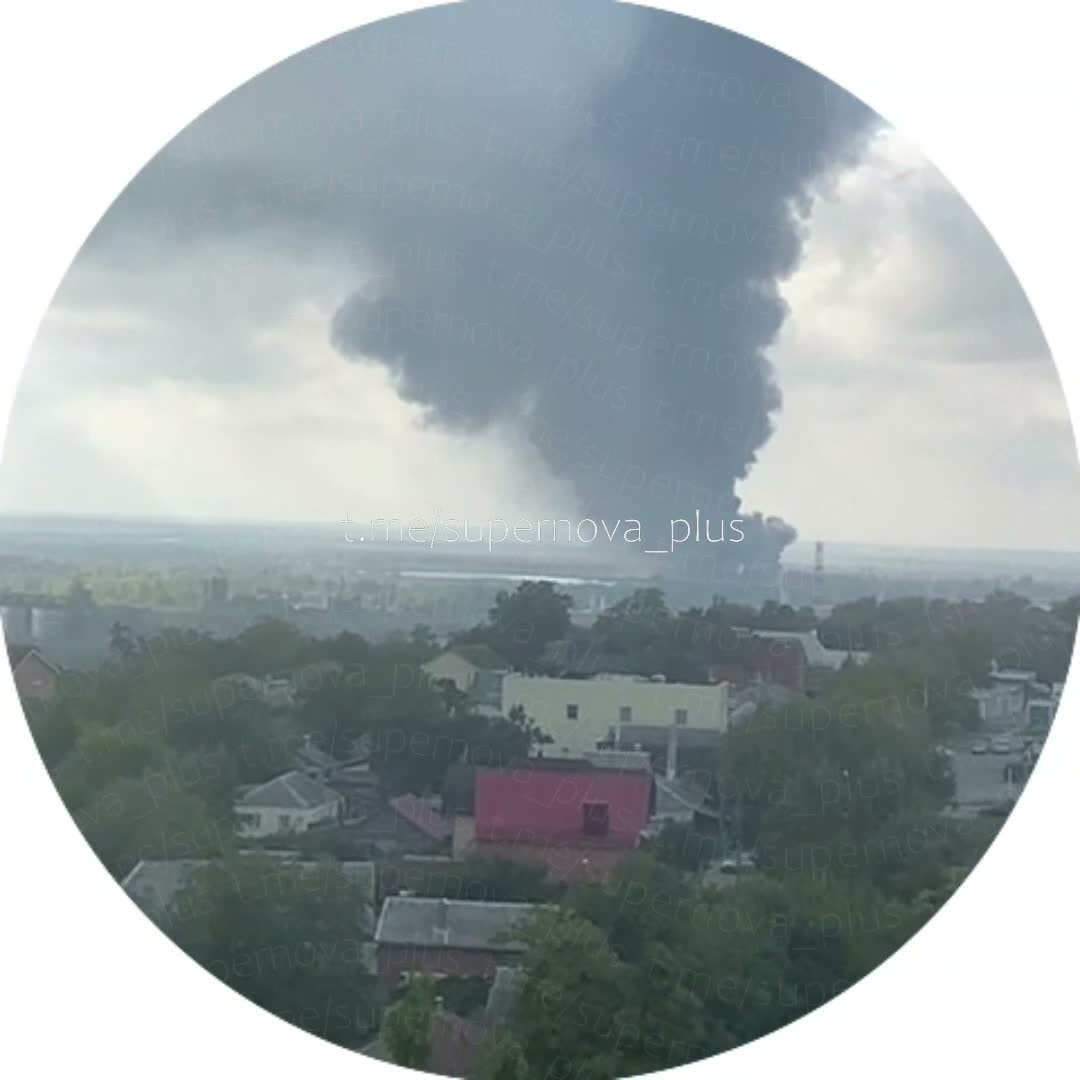 Пожар на топливном терминале в Ростове