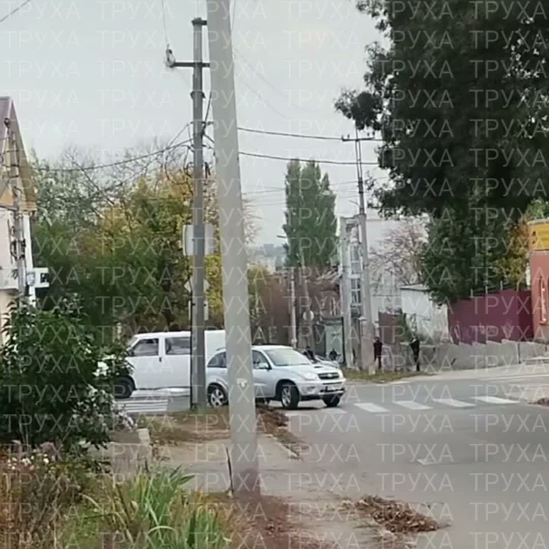 У Кропивницькому пролунали постріли. За повідомленнями, поліція реагує на інцидент за участю озброєної особи.