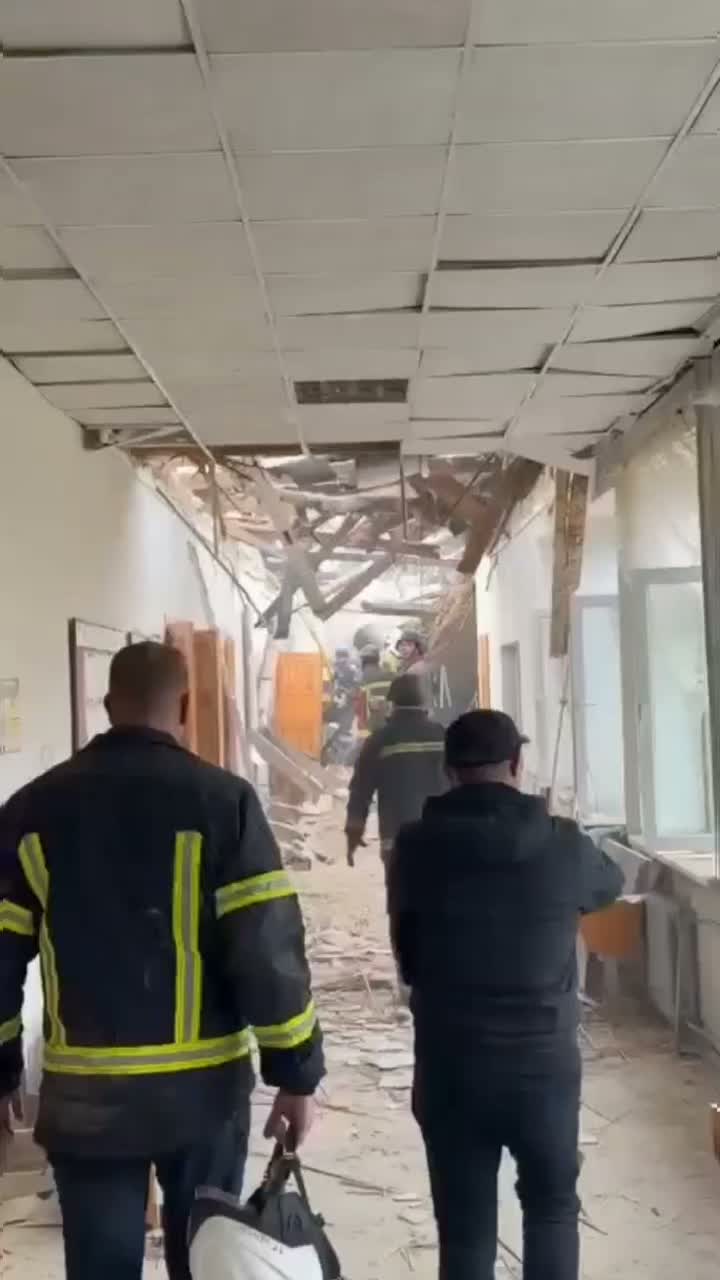 В результате удара российского беспилотника по зданию университета в Ровно пострадали 20 человек.