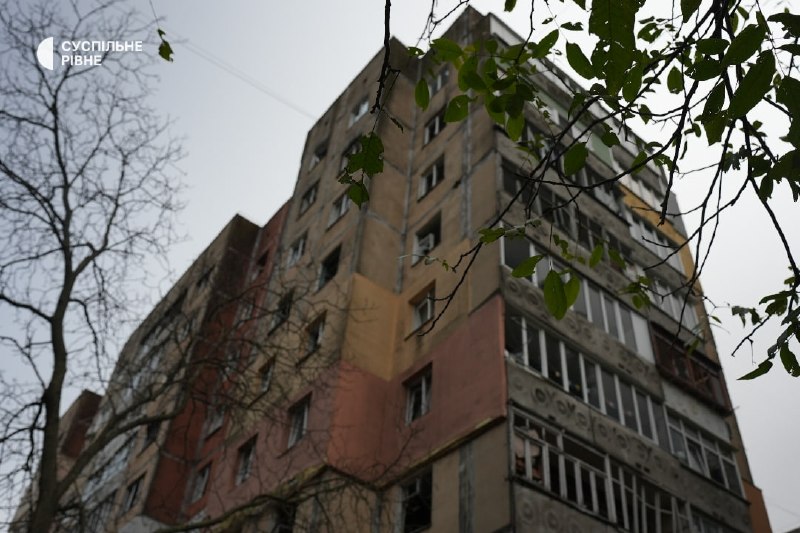 Разрушения в Ровно в результате российских ударов.