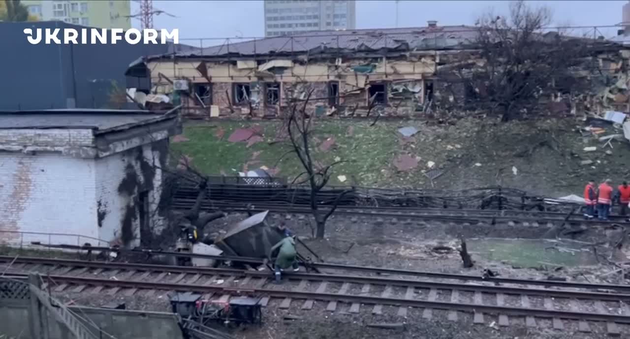 Масштабні руйнування на станції метро Чернігівська в Києві внаслідок російських атак
