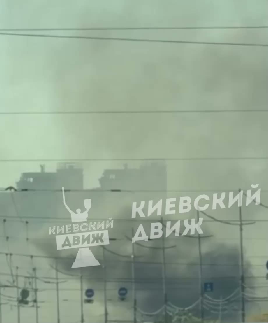 Сообщается об ударе дрона возле Северного моста в Киеве